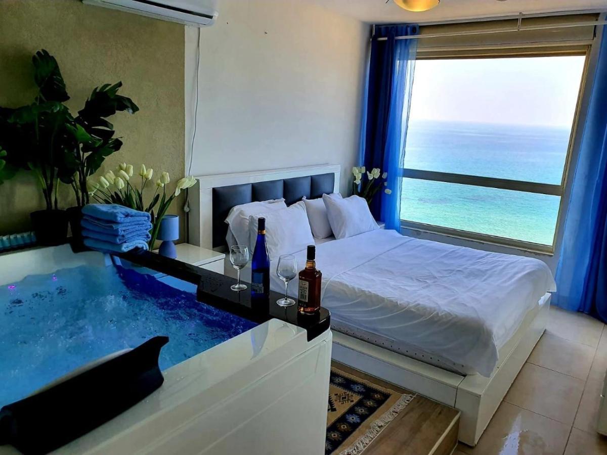 Magic On The Sea-Suites With A Private Jacuzzi And A Private Sea View Netanya Ngoại thất bức ảnh