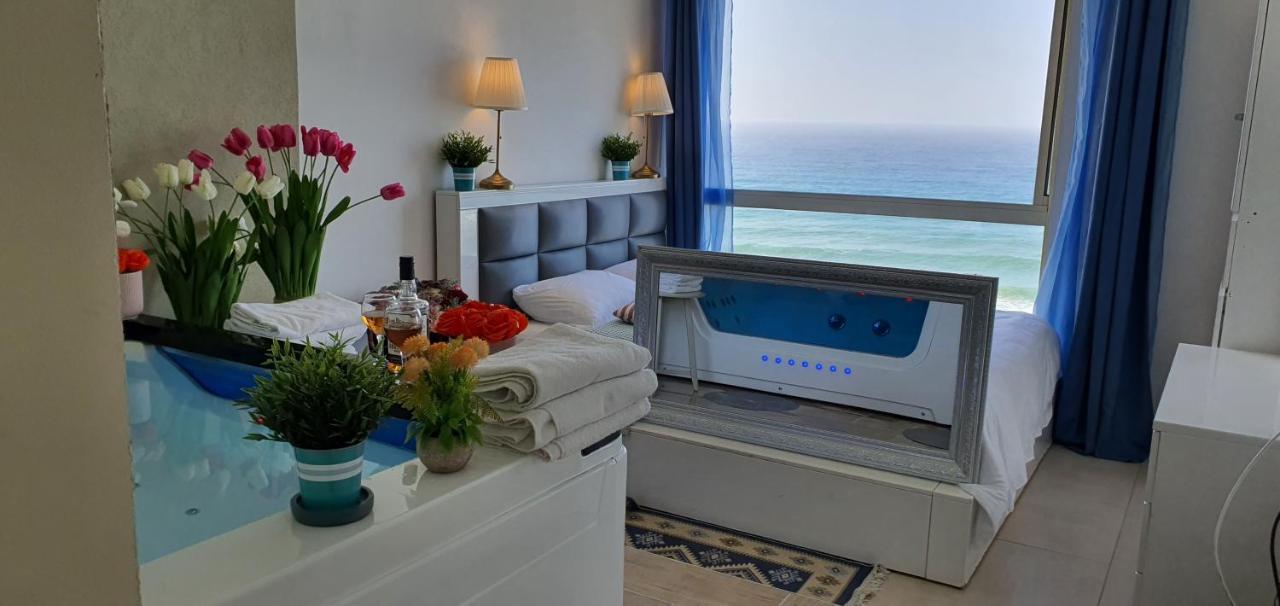 Magic On The Sea-Suites With A Private Jacuzzi And A Private Sea View Netanya Ngoại thất bức ảnh