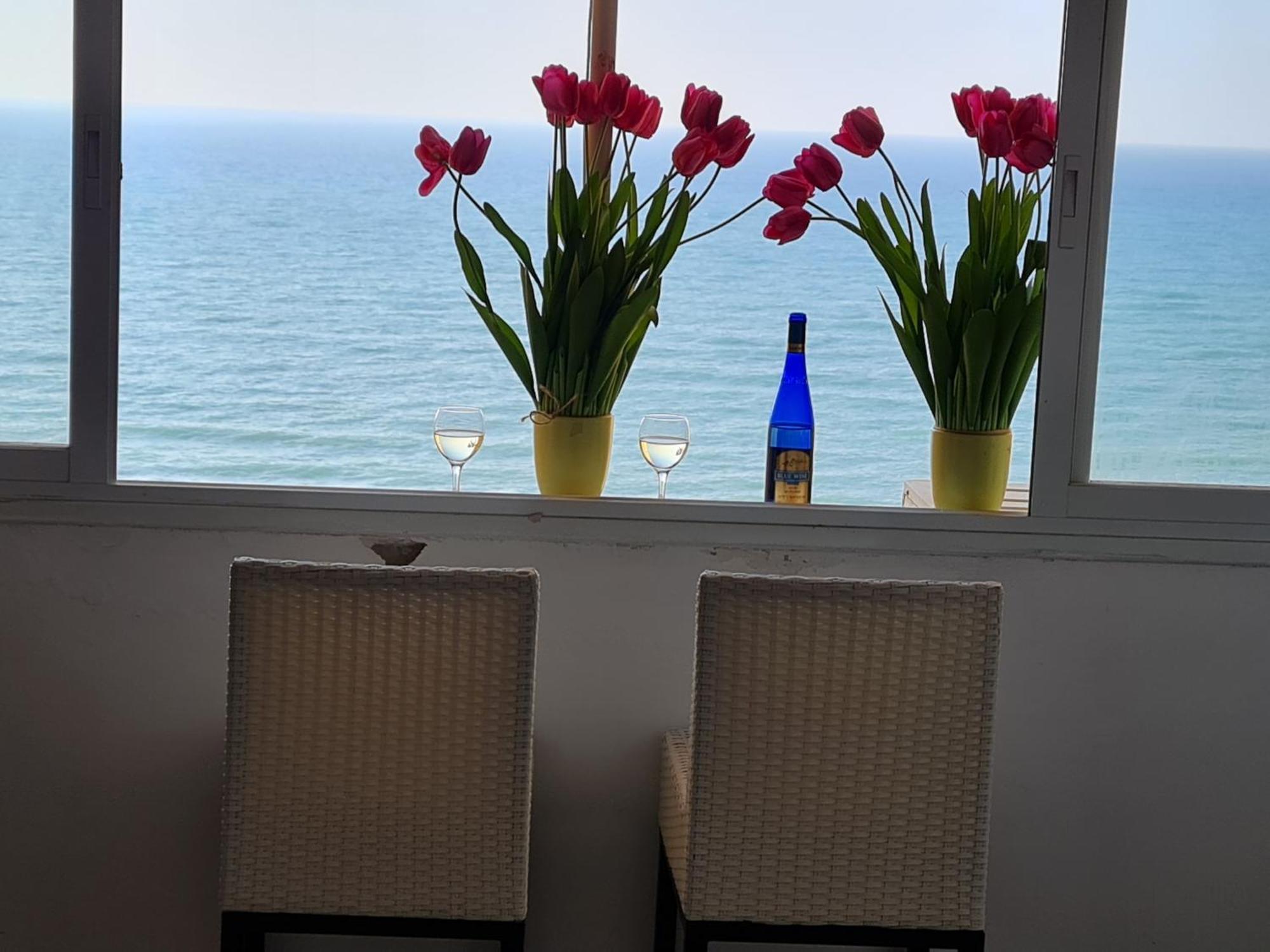 Magic On The Sea-Suites With A Private Jacuzzi And A Private Sea View Netanya Phòng bức ảnh